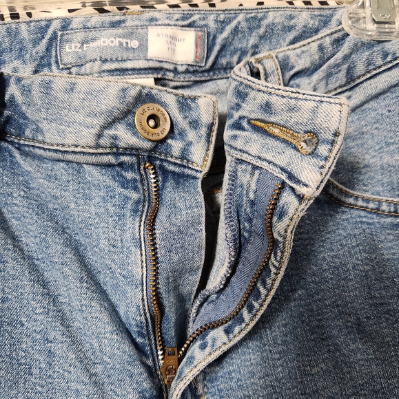 Liz Claiborne Women's Jeans - Picture 2 of 4